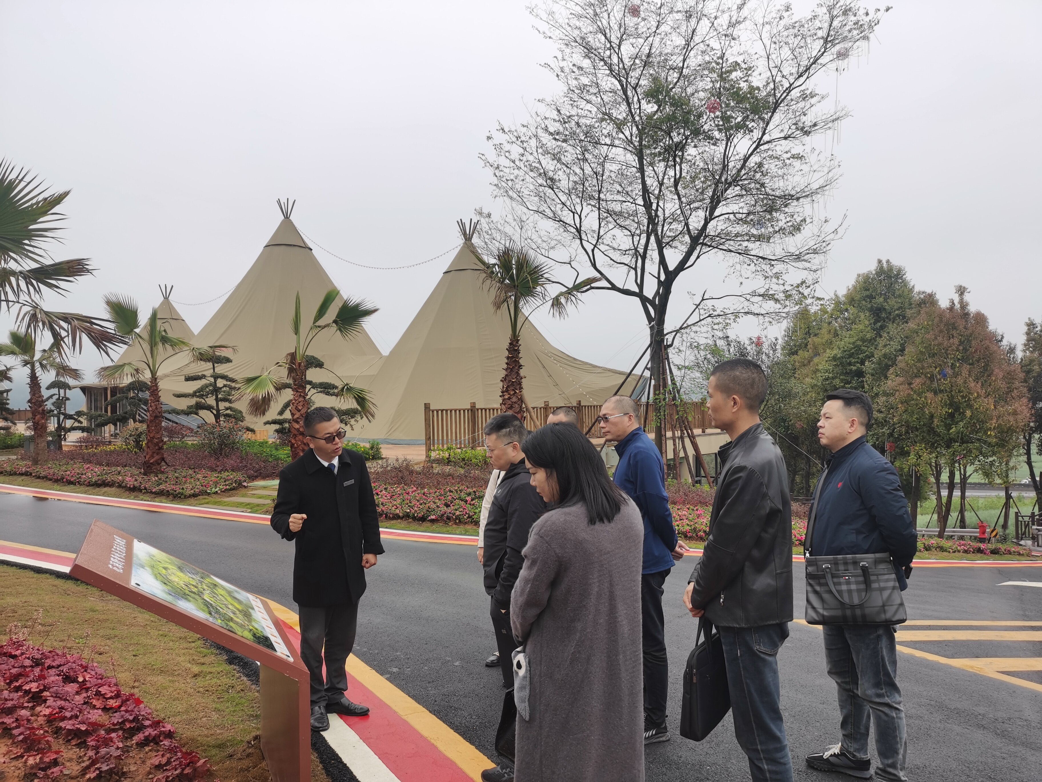 巴中發(fā)展控股集團黨委副書記、總經(jīng)理沈鵬帶隊赴云南羅平縣等地考察學(xué)習(xí)